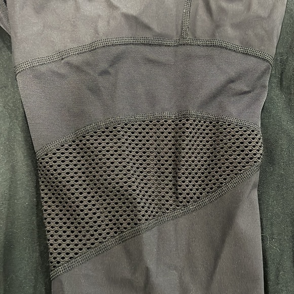 Lululemon Sendal Jacket size 8 New & black leggings, worn once Size 8 - Picture 10 of 13